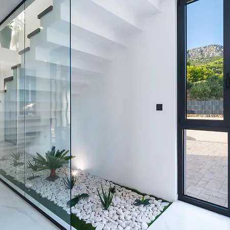 Amazing In With Jacuzzi Klis