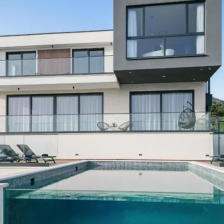Holiday home Amazing In With Jacuzzi