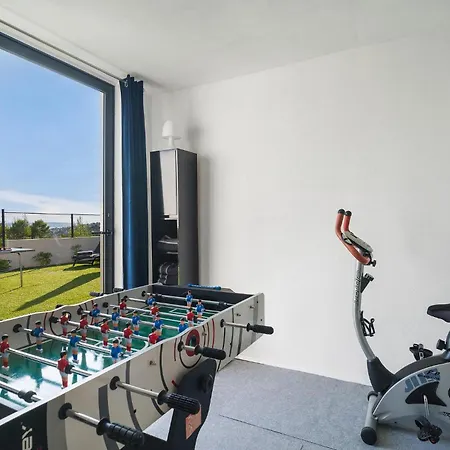 Amazing In With Jacuzzi Holiday home *