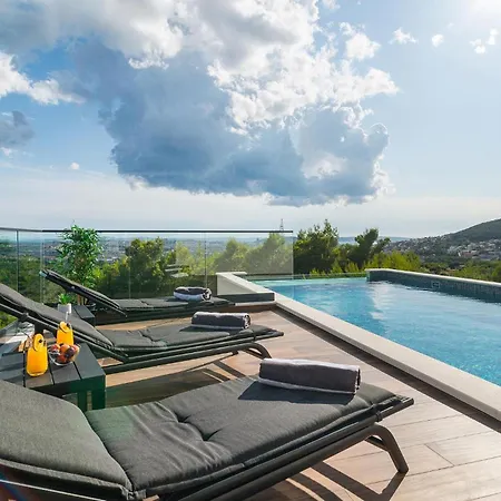 Amazing In With Jacuzzi * Klis