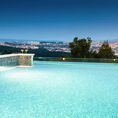 Holiday home Amazing In With Jacuzzi Klis