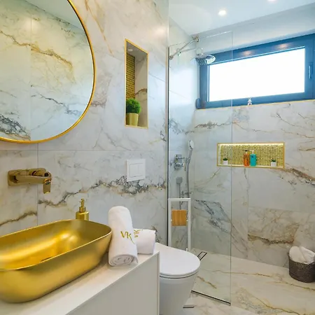 Amazing In With Jacuzzi