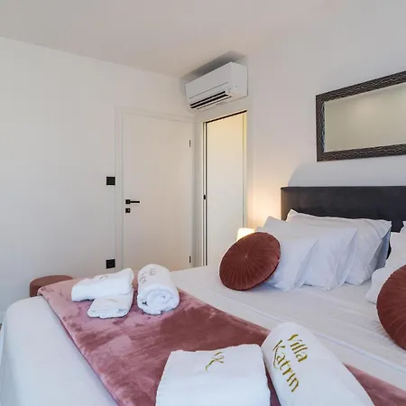 Holiday home Amazing In With Jacuzzi Klis