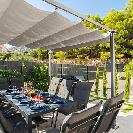Holiday home Amazing In With Jacuzzi Klis