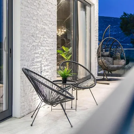Amazing In With Jacuzzi Holiday home *
